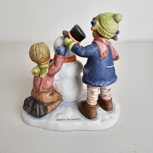 "Crowning Touch" Goebel Berta Hummel '99 Figure BH 82 Orig Open Box Cert Of Auth - Picture 3 of 10